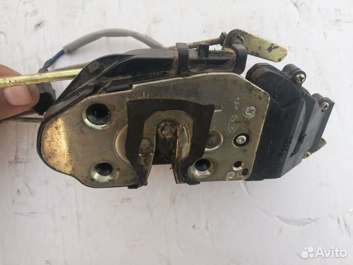 Замок передней правой двери Kia Spectra