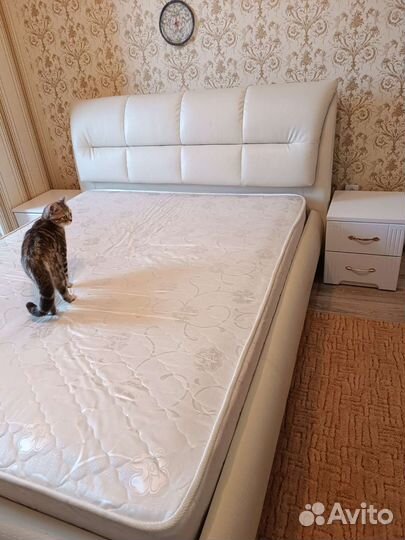 Кровать двухспальная с подьемным механизмом