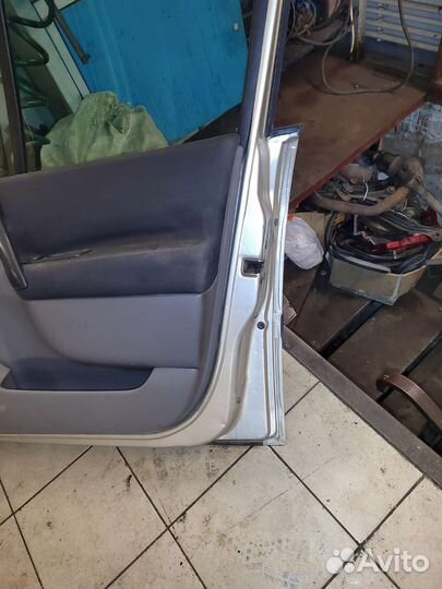 Дверь передняя правая renault granta scenic