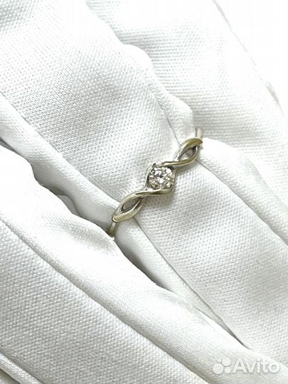 Кольцо с природным камнем Золото