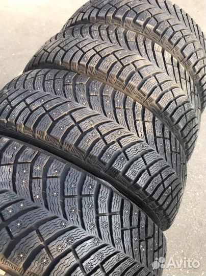 Michelin X-Ice North 4 215/65 R16