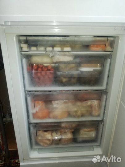 Холодильник Hotpoint Ariston