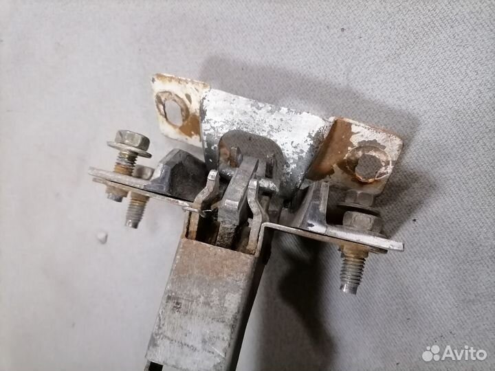 Замок двери багажника Nissan Bluebird 2.0 1983-90