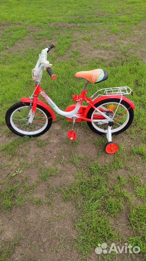 Детский велосипед четырехколесный 16