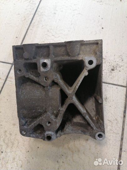 Кронштейн вспомогательных агрегатов Volvo C30