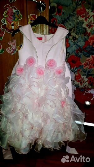 Платья нарядные.размеры разные
