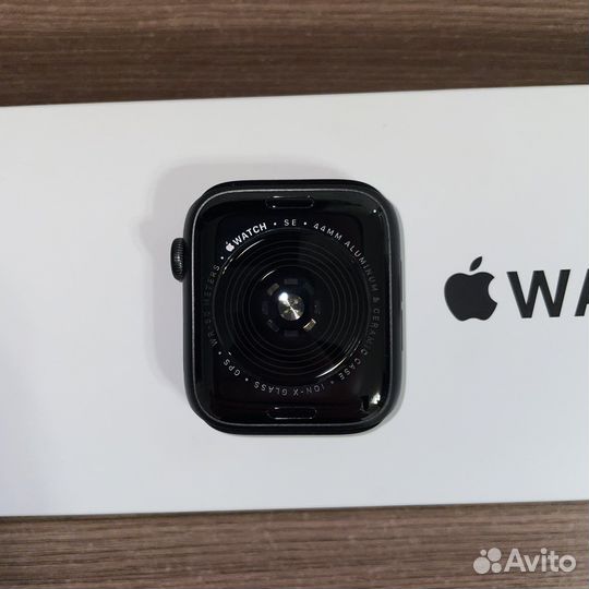 Apple Watch SE 44mm Space Gray Aluminum Case