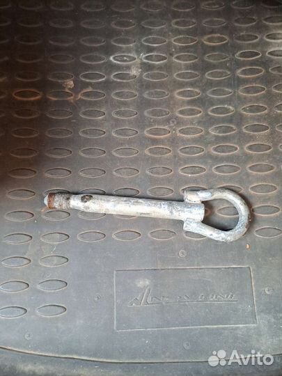 Буксировочный крюк