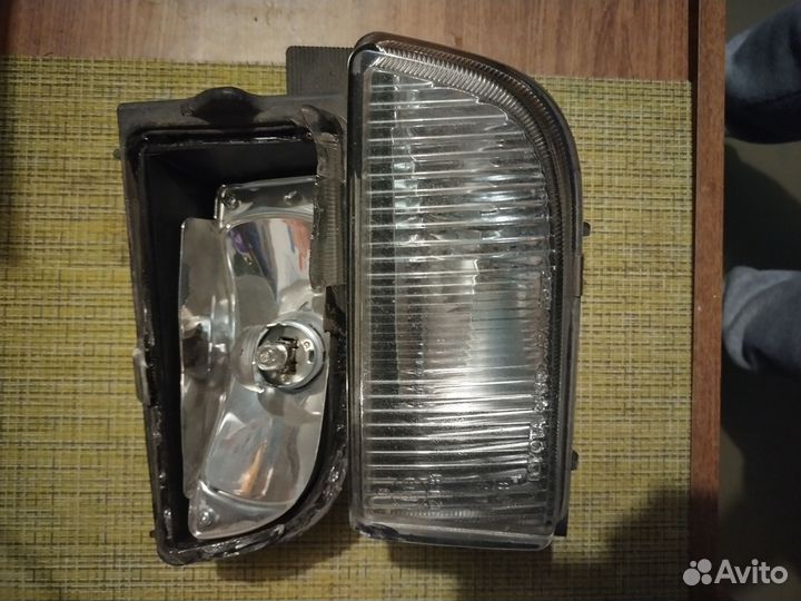 Противотуманные фары Тойота Карина