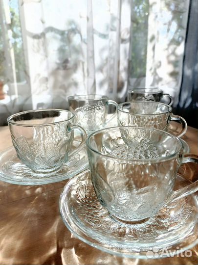 Чайные чашки с блюдцами