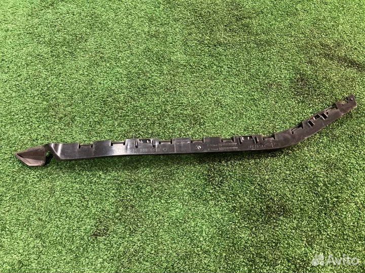 Крепление бампера заднее правое Mercedes-Benz