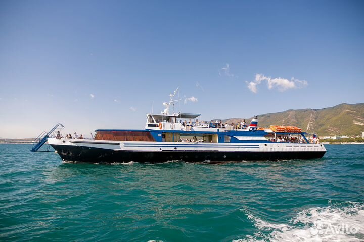 Прогулка на Теплоходе к Скале Парус