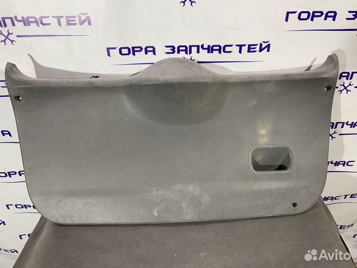 Обшивка двери багажника Ford Fusion I (2002–2005)