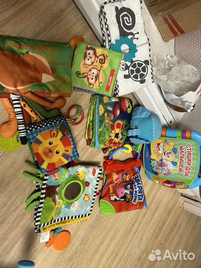 Подвески на коляску и кроватку