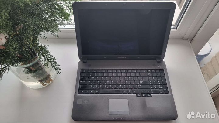 Ноутбук Samsung NP-R530 i3 4Gb 128Gb SSD HD