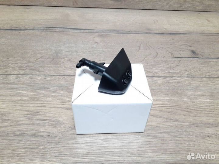 Омыватель фар левый Freelander 2 L359 LR003851