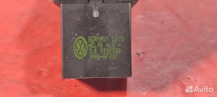 Кнопка стеклоподъёмника Volkswagen