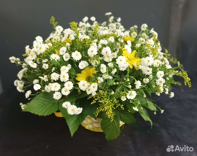 Полевые цветы в корзине Летние букеты