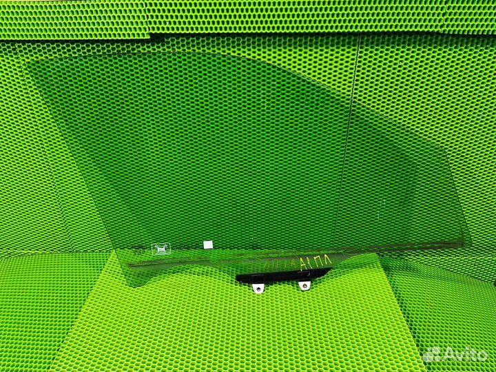 Стекло двери переднее левое Acura Mdx YD1 J35A5