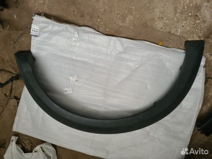 Накладка крыла передняя правая Land Rover
