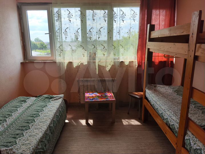 Комната 16 м² в 8-к., 1/2 эт.