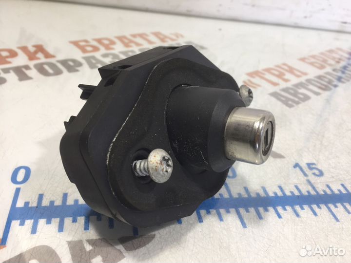 Бмв 7 серия Замок крышки багажника