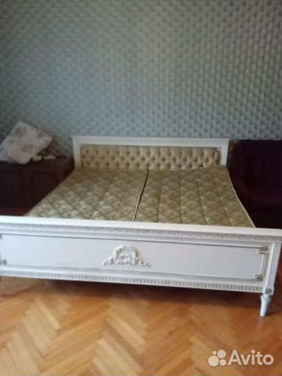 Спальный гарнитур