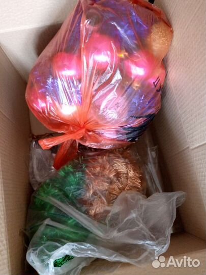 Елка искусственная с игрушками