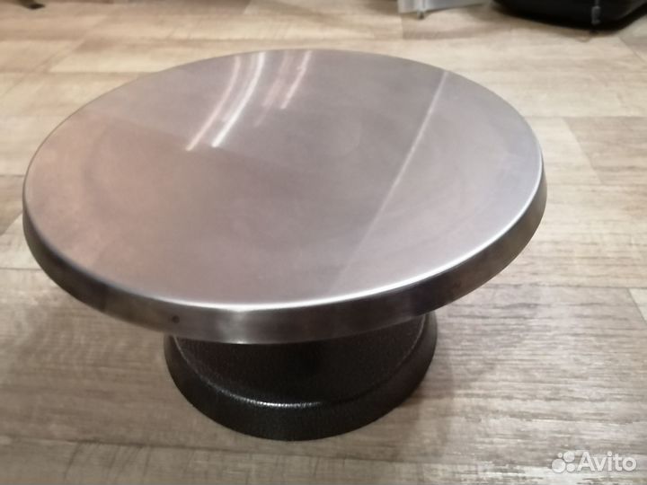 Подставка вращающаяся метелическая