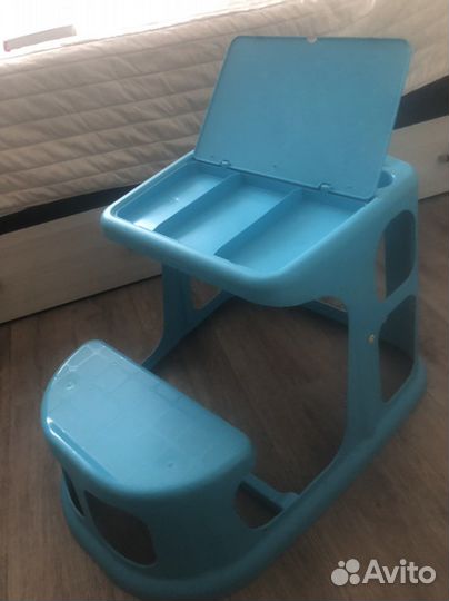 Стул и стол пластишка