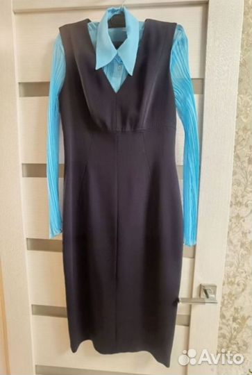 Синее платье Max Mara с голубой блузкой