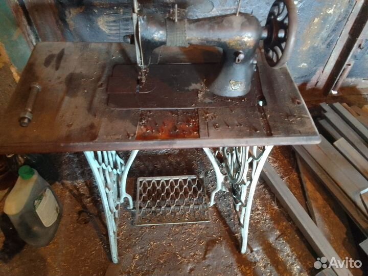 Машинка Зингер ножная