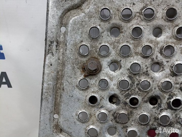 1438418 Трап на раму центральный