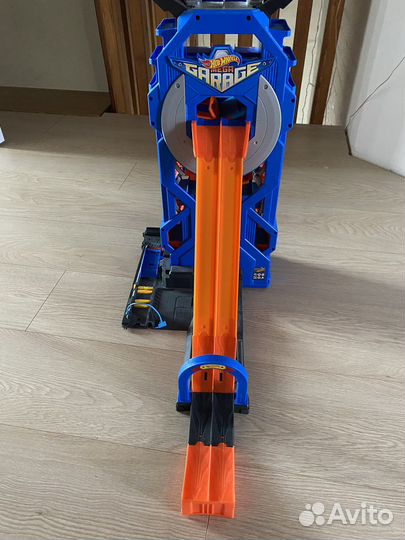Hot wheels мега гараж
