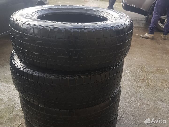 Bridgestone Blizzak DM-V1 215/70 R16