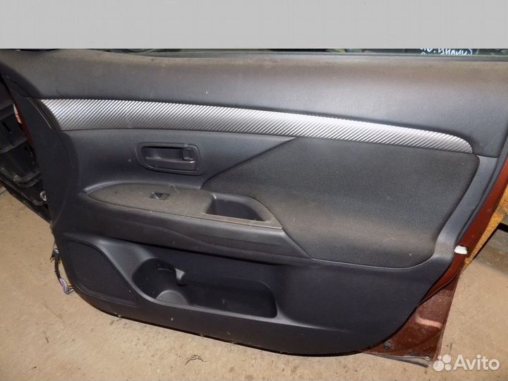 Обшивка двери передней правой Outlander (GF) 2012
