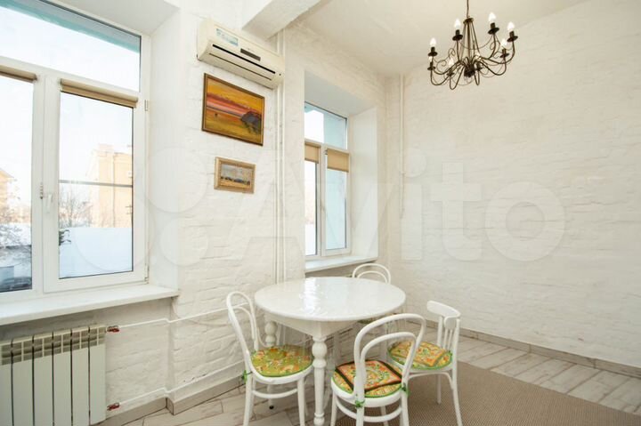 2-к. квартира, 60 м², 2/4 эт.