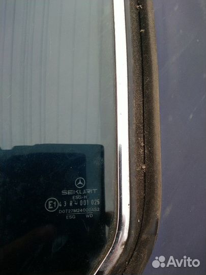 Задняя левая форточка на Мерседес W126 купе