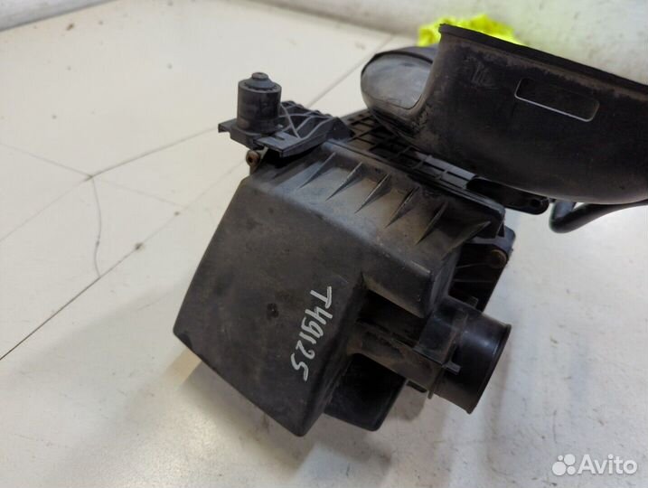 Корпус воздушного фильтра Ford B-Max