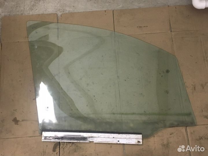 Стекло передней двери Opel Zafira A (2689)