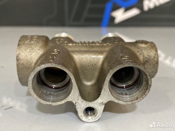 Термостат Volkswagen Touareg 7L AXQ/4 2006