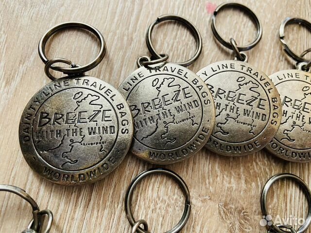 Брелок Breeze металический