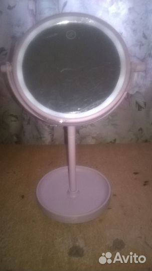Настольное зеркало для макияжа с подсветкой