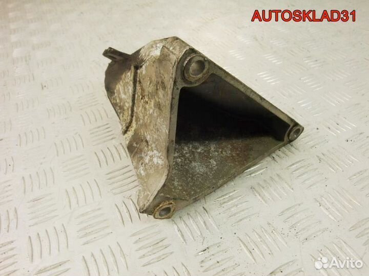 Кронштейн двигателя правый Audi 80 B4 8A0199308