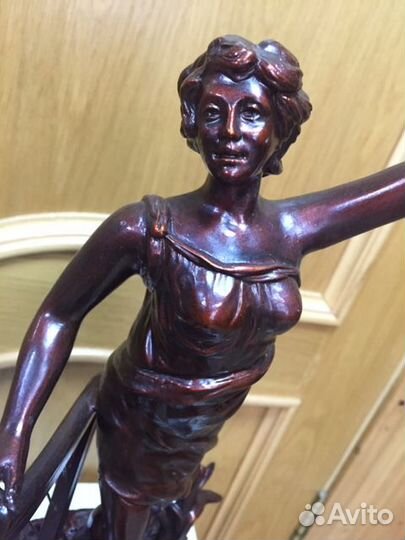 Часы каминные «Богиня музыки». Старинные