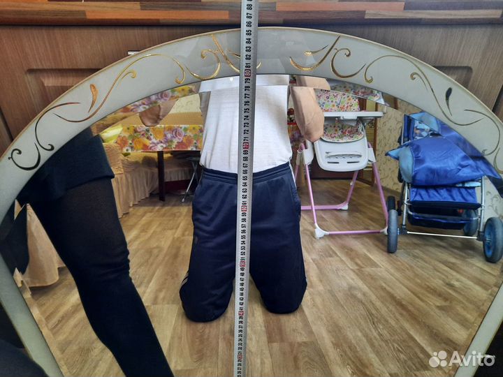 Зеркало с полочками