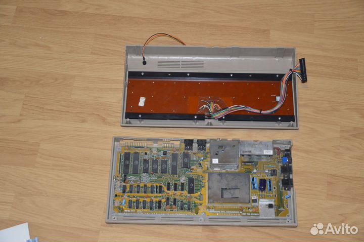 Легендарная компьютер приставка Commodore 64