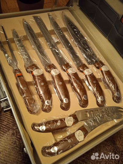 25 столовых предметов Monalisa в чемодане