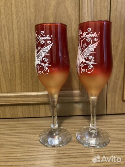 Свадебные бокалы под шампанское