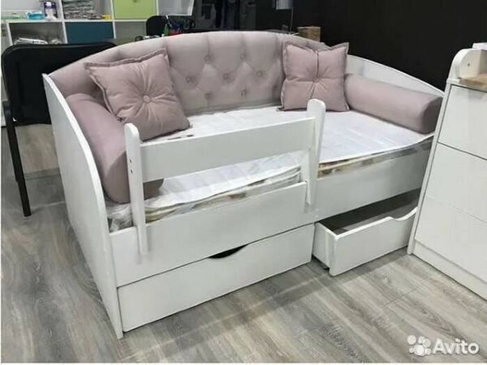 Кровать лдсп от 2х лет диван разные цвета